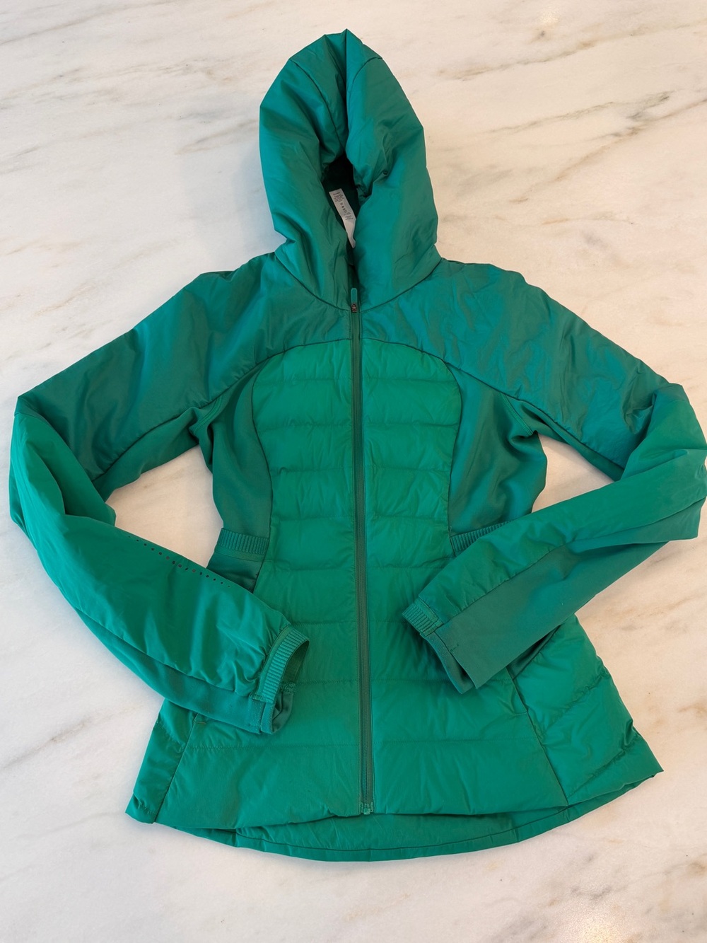 Lululemon Down for It All Jacket
Raceway Green sz 4 pilling sleeves. See pics
